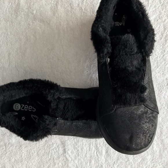 BZEES women’s golden cozy clog in black. Size 7.5. - Picture 7 of 10